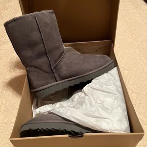 NWT UGG Classic Short II women’s boots